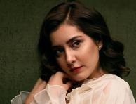 Raashi Khanna looks stuuning in her latest photos