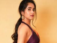 Actres Deepthi Sunaina's Sensual Saree Avatar Is Rising The Temperature!!