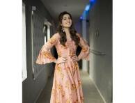 Viral pics of beauty queen Raashi Khanna