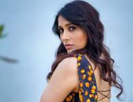 Actress Rashmi Gautam's Sassy Poses Surely Compliments Her Personality! Bold And Sexy...