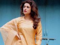 Ek Mini Katha Starrer Shraddha Das Looks Fabulous As She Poses In A Beautiful Orange Outfit