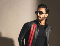 Can't Ge Over The Funky Look Of Actor Ranveer Singh. Ranveer Never Misses Out To Showoff His Fashion Skill!!