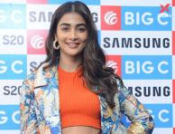 Pooja Hegde Launches Samsung S20 @ Big C Mobiles - Photos