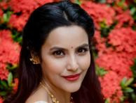 Priya Anand Looks Hot In This Saree Photos