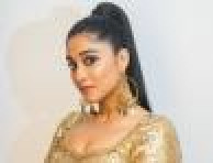 Regina Cassandra looks stunning in her latest photos