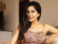 Yoogan movie fame acress Sakshi Agarwal gorgeous photos