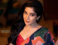 Actress Sakshi Agarwal's Stunning Looks With A Floral Saree