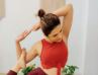 Shraddha Das spend her quarantine period by doing yoga - Photos