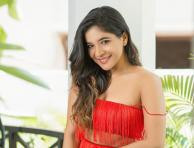 Stunning pictures of actress Sakshi Agarwal 