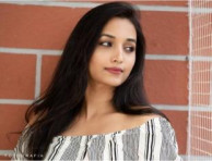 K.G.F Starrer Actress Srinidhi Shetty looks Awesome In Her Instagram Images. 
