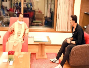 Akshay Kumar Meets Yogi Adityanath In Mumbai; Declares That 'Infotainment City In UP Will Provide A New Option To The Movie Business'