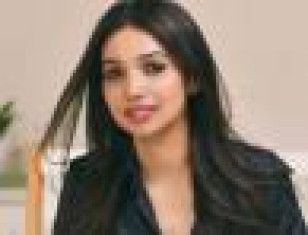 Size Zero Writer Kanika Dhillon Shares Statement About Shah Rukh Khan