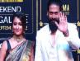 At The SIIMA Awards, Superstar Yash Poses With Wife Radhika Pandit And Looks Stylish In a White Blazer; PICS