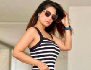 TV Actress Hina Khan - Showing Off Her Toned Body On A Beautiful Stripped Bodycon Dress 