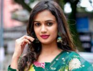 Bigg Boss Contestant Ariyana Glory Looks Cool In This Latest Pictures