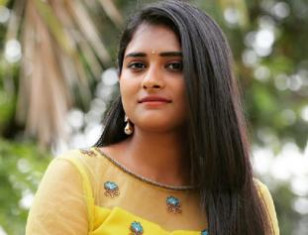 Bigg Boss 6 Telugu Contestant Arohi Rao Shows Us How To Pose For A Perfect Pout