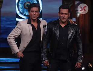 Salman Khan and Shah Rukh Khan on Bigg Boss 12 sets - Photos