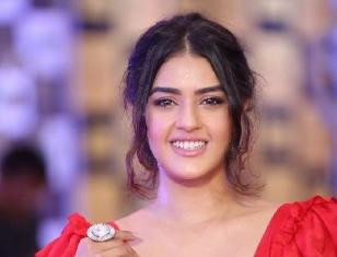 Kavya is a perfect blend of beautiful face and a dazzling personality