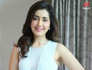 Raashi Khanna at World Famous Lover movie trailer launch event - Photos