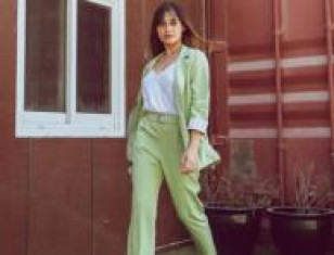 TV Actress Jannat Zubair Looks Amazing In Neon Formal Attire