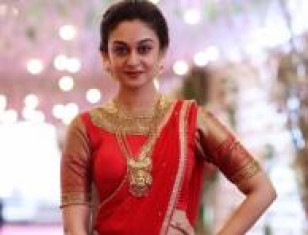 Actress Aishwarya Arjun's Saree Collection Goal Is On Point. She Looks Resplendent With Every Types Of Saree In Her Pictures  