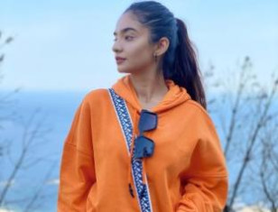 Jhansi Ki Rani Actress Anushka Sen Drops Her Latest Pics In Instagram From Trekking in Orange Outfit 