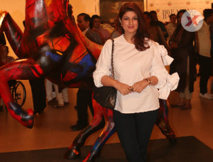 Twinkle Khanna & Rahul Bose Inaugurates an Art Show 'Breaking Barriers' - Photos