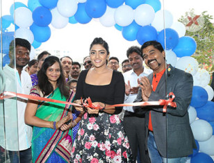 Photos of Actress Eesha Rebba at Grand Launch of Cafe Chef Bakers at Q City Gachibowli