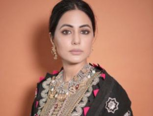 Kasautii Zindagii Kay Actress Hina Khan's Stills In an Ethnic Outfit Which Are Posted In Her Instagram 