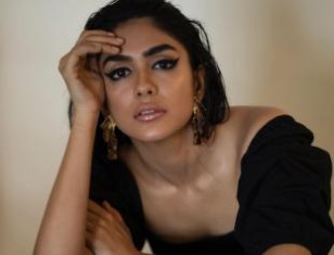 Toofaan Actress Mrunal Thakur Makes Buzz In Social Media With Her Bold Photoshoot Pictures