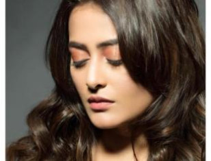 Ayushman Bhava movie actress Nidhi Subbaiah's Hot and Sexy Picture