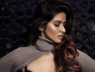 Pranutan Bahl In Turtle Neck Arm Sweater Looks Elegant - Check the Pics