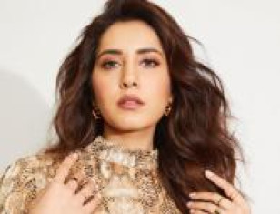 Raashi Khanna's Latest Photoshoot Pictures In A Stylish Avatar!!!