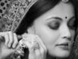 Beautiful Actress Sneha Ullal Poses In A Ethnic Outfits In Her Social Media Pictures Which Looks Amazing