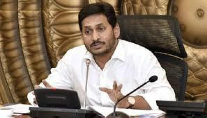 Jagan Calls To Corona Call Centre - Hyderabad Man Distributes Free Liquor 