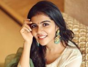 Kalyani Priyadarshan looks ravishing in her latest photos