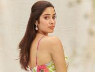 Bollywood Beauty Janhvi Kapoor Makes Everyone Stun With Her Looks