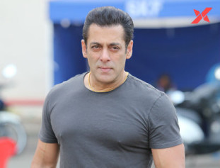 Salman Khan interacting with media persons during the promotions of Dabangg3 Movie