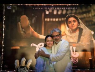 Alia Bhatt Recently Shared A Heartfelt Post For Her Movie Gangubai Kathiawadi's Cast And Crew And Thanked Sanjay Leela Bhansali For The Opportunity