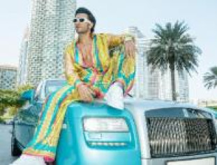 Actor And Fashionista Ranveer Singh Rocks The Funky Versace Look!! Ranveer Never Misses To Showoff His Luxurious Rolls Royce!