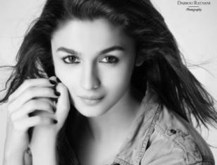 Glamorous actress Alia Bhatt's charming pictures