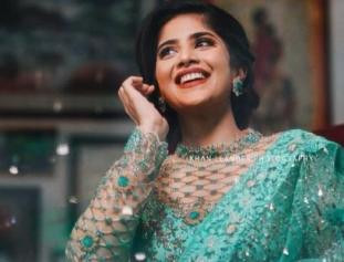 Raja Raja Chora Movie Actress Megha Akash Looks Stunning And Pleasing With Her Dazzling Smile In Her Latest Pictures 