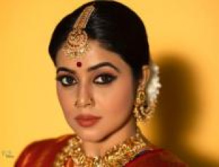Sundari Movie Actress Shamna Kasim As Arundathi In A Dance Show Dhee 13 - View The Mesmerizing Pictures