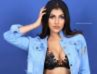 Zombie Actress Yashika Aannand In Western Outfits Looks Hot And Sexy