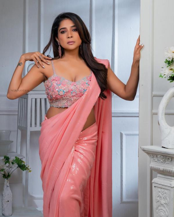 Actress Sakshi Agarwal Doesn't Shy-Away To Post Bold And Sexy Pictures On Her Instagram Handles! Check Out Her Pictures..