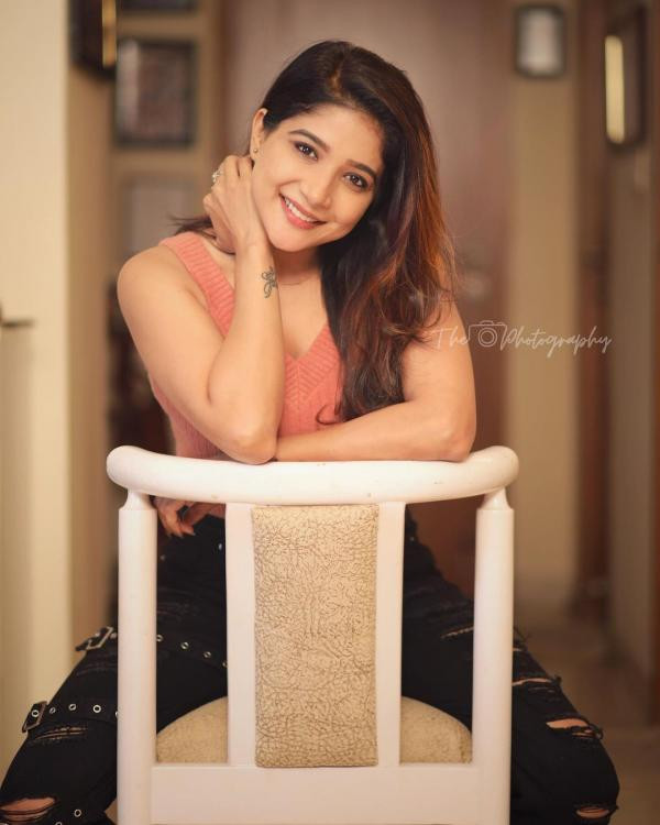 Actress Sakshi Agarwal Doesn't Shy-Away To Post Bold And Sexy Pictures On Her Instagram Handles! Check Out Her Pictures..