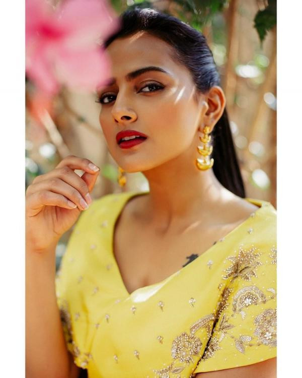 Entrancing pictures of actress Shraddha Srinath