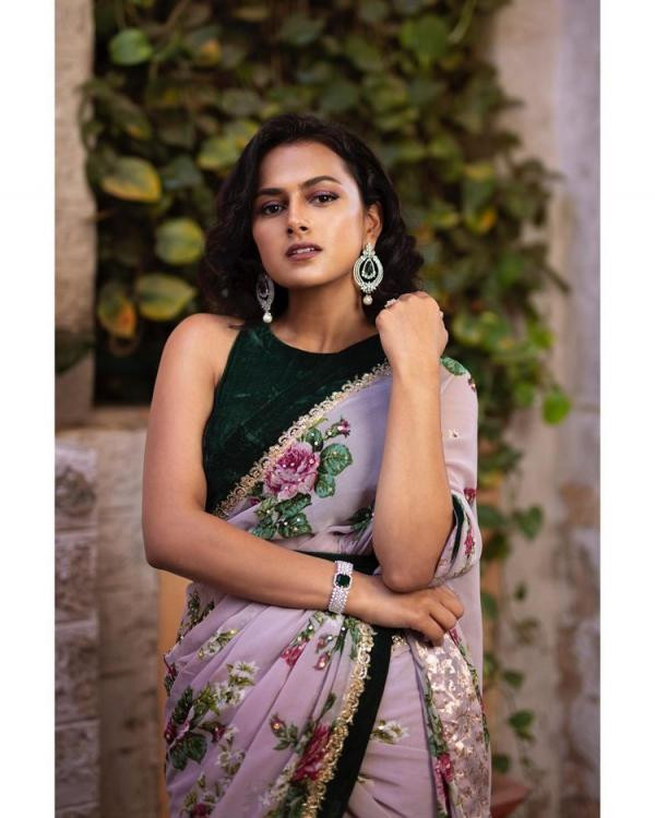 Entrancing pictures of actress Shraddha Srinath