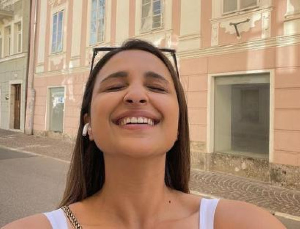 Actress Parineeti Chopra's Selfie Game In Austria Is On Point. She Looks Gorgeous!!